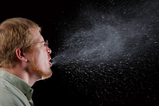 Virus có thể sẽ phát tán trong phạm vi 4 mét kể từ cú hắt hơi của người bệnh